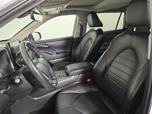 used 2022 Toyota Highlander car, priced at $37,166