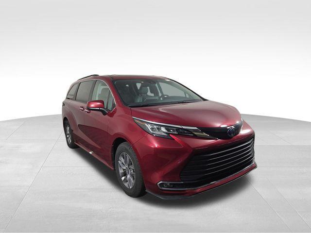 used 2023 Toyota Sienna car, priced at $33,726