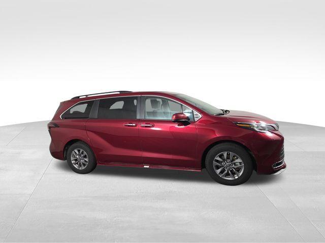 used 2023 Toyota Sienna car, priced at $33,726