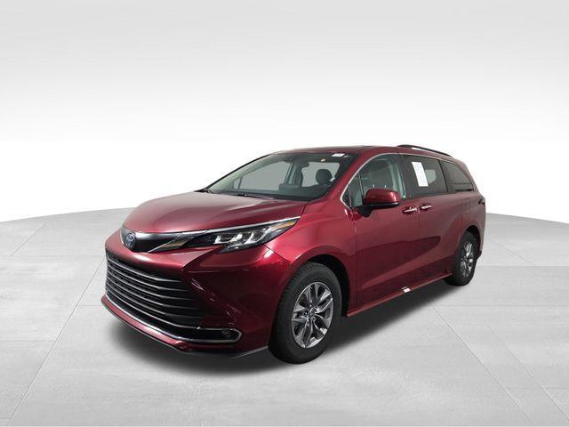 used 2023 Toyota Sienna car, priced at $33,726