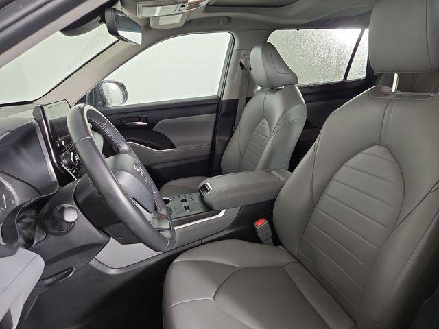 used 2024 Toyota Highlander car, priced at $42,342