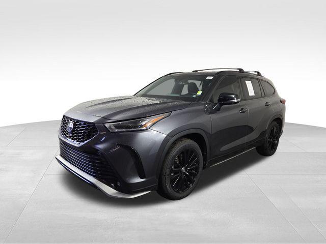 used 2023 Toyota Highlander car, priced at $40,796