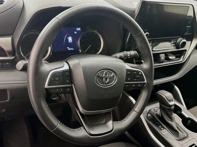 used 2024 Toyota Highlander car, priced at $35,839