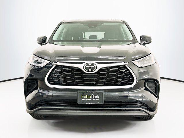 used 2023 Toyota Highlander car, priced at $32,839