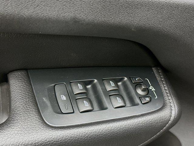 used 2022 Volvo XC60 car, priced at $31,377