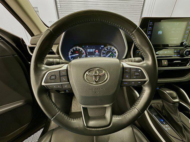 used 2022 Toyota Highlander car, priced at $33,789