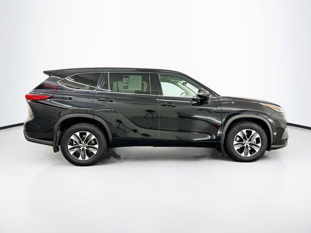 used 2022 Toyota Highlander car, priced at $33,789