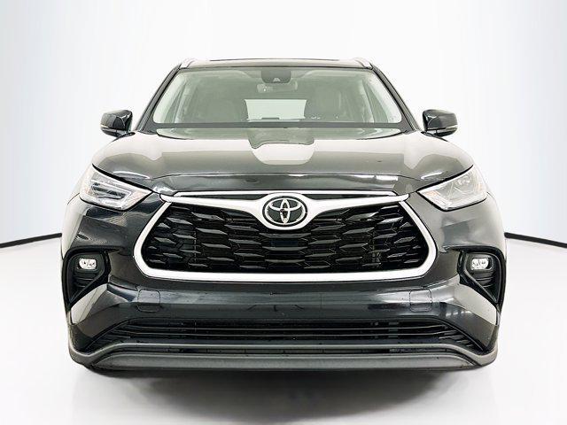 used 2022 Toyota Highlander car, priced at $33,789