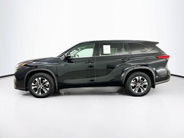 used 2022 Toyota Highlander car, priced at $33,789