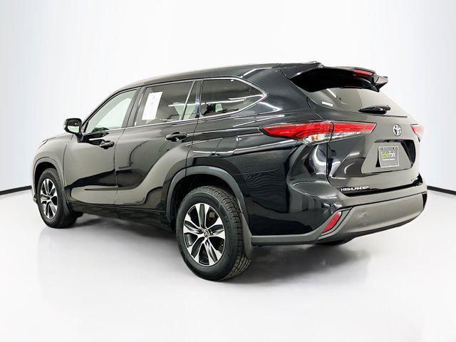 used 2022 Toyota Highlander car, priced at $33,789