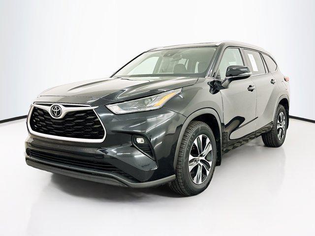 used 2022 Toyota Highlander car, priced at $33,789