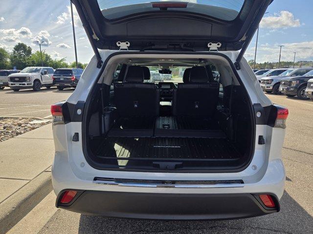 used 2023 Toyota Highlander car, priced at $39,993