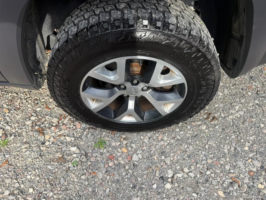 used 2015 Jeep Cherokee car, priced at $11,999