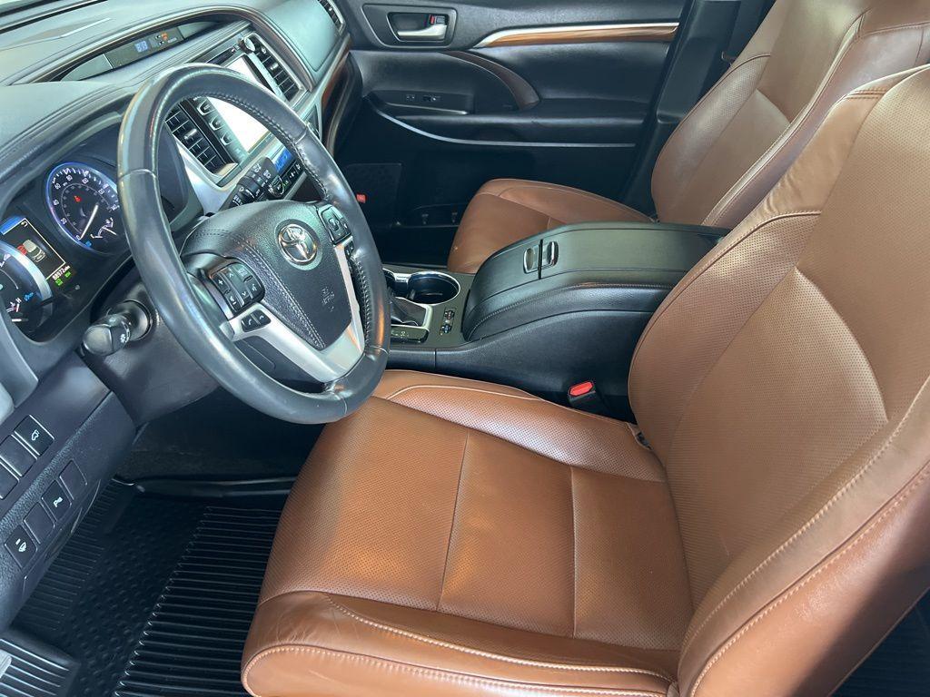used 2019 Toyota Highlander Hybrid car, priced at $31,250