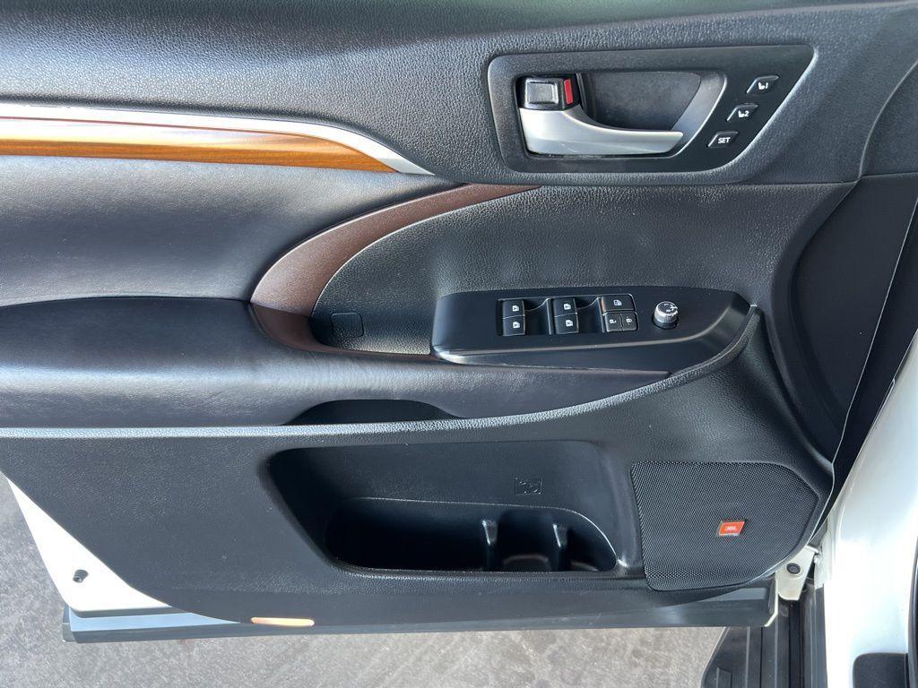 used 2019 Toyota Highlander Hybrid car, priced at $31,250