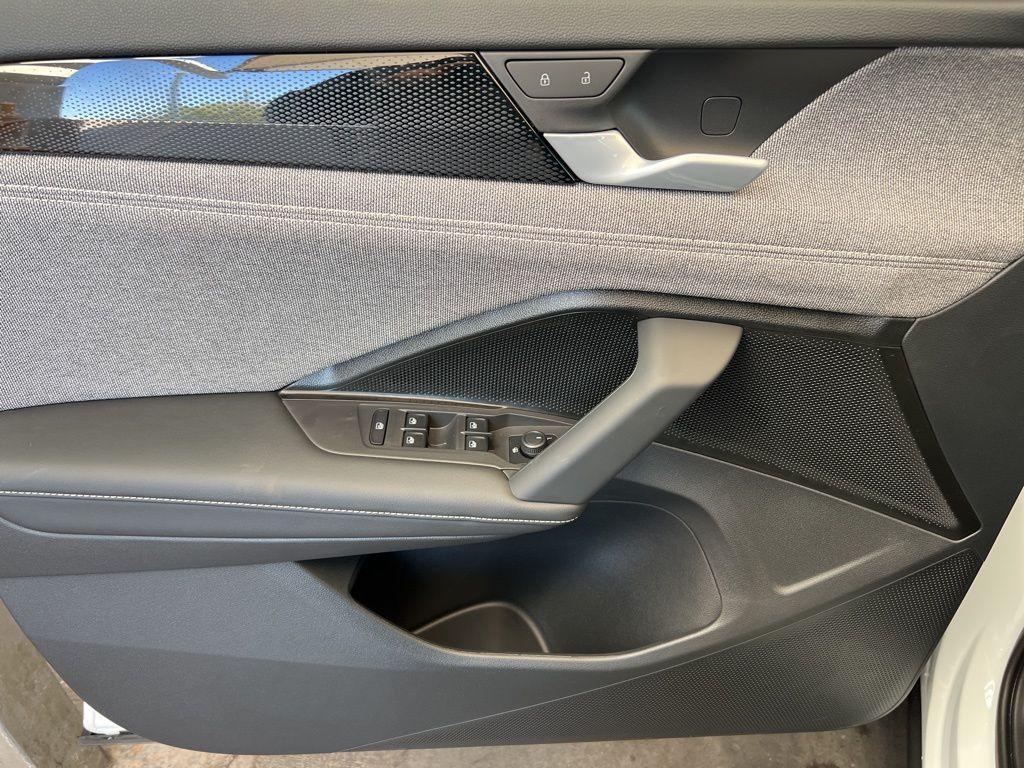 new 2025 Volkswagen Tiguan car, priced at $32,271