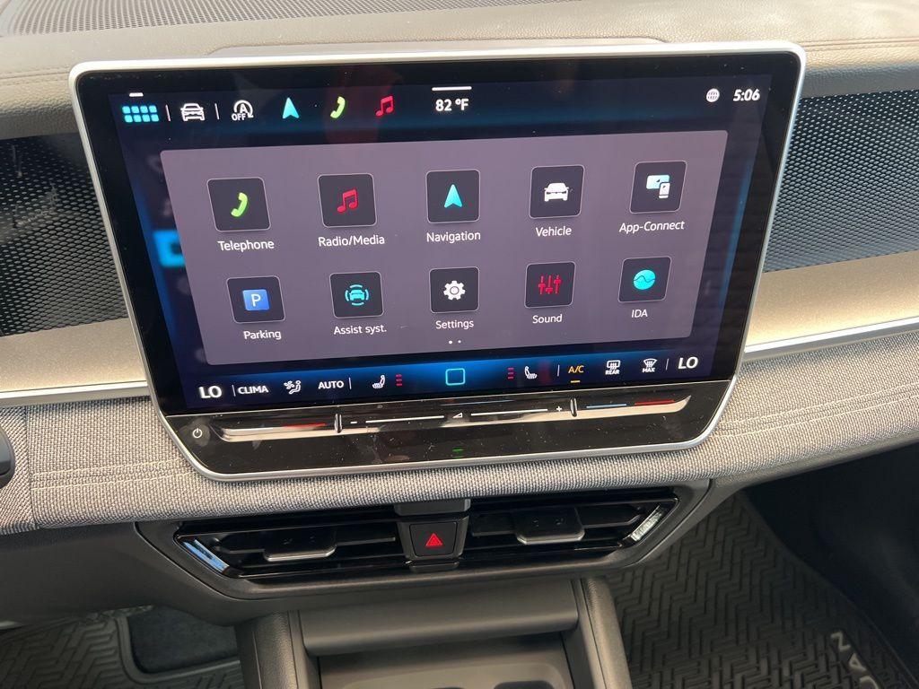 new 2025 Volkswagen Tiguan car, priced at $32,271