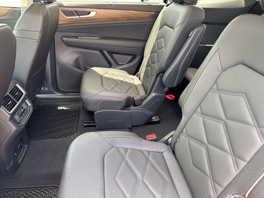 new 2025 Volkswagen Atlas car, priced at $47,348