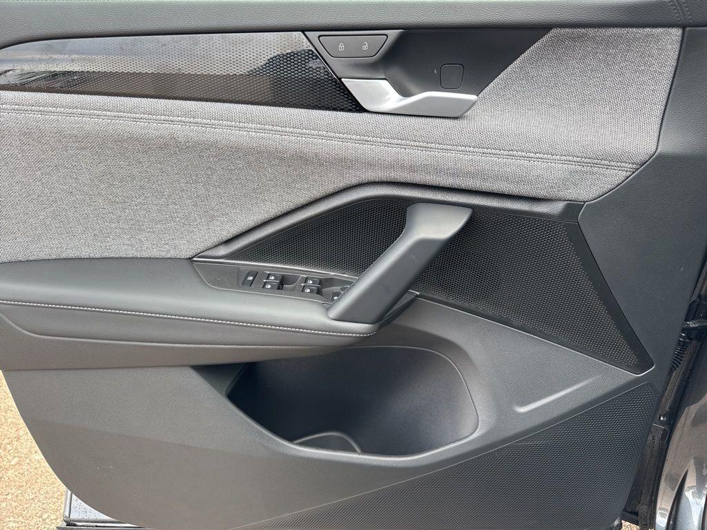 new 2025 Volkswagen Tiguan car, priced at $32,008