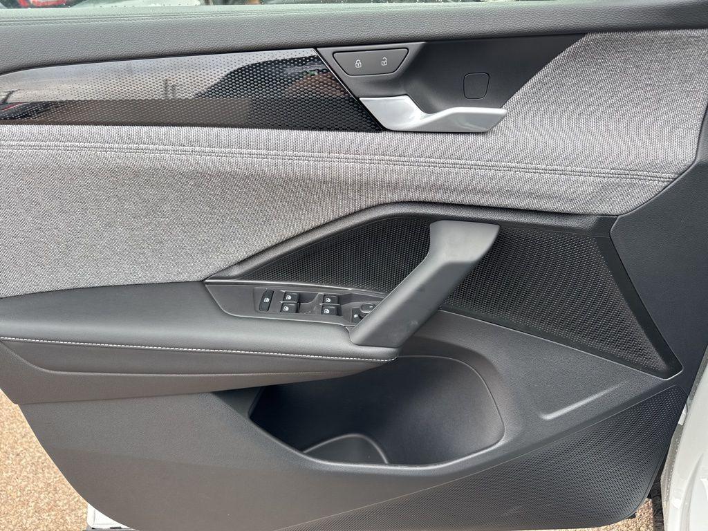 new 2025 Volkswagen Tiguan car, priced at $32,008