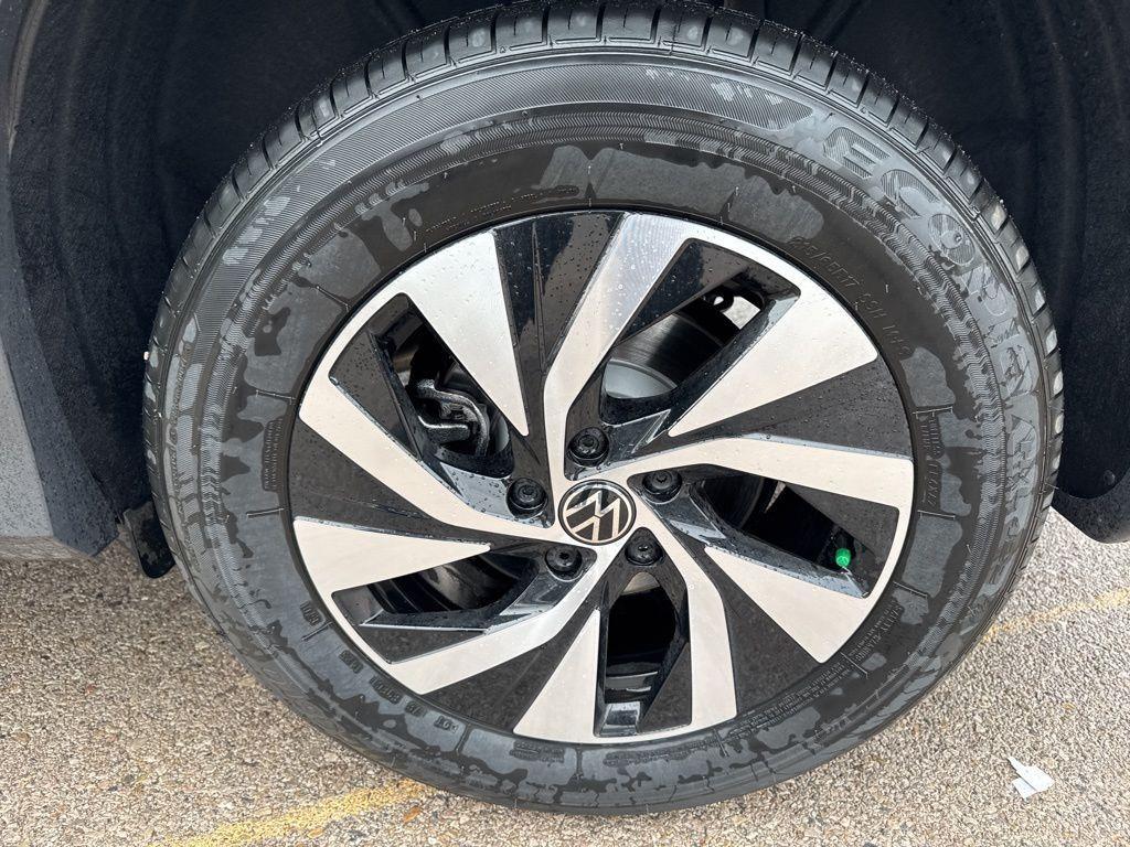 new 2025 Volkswagen Tiguan car, priced at $32,008