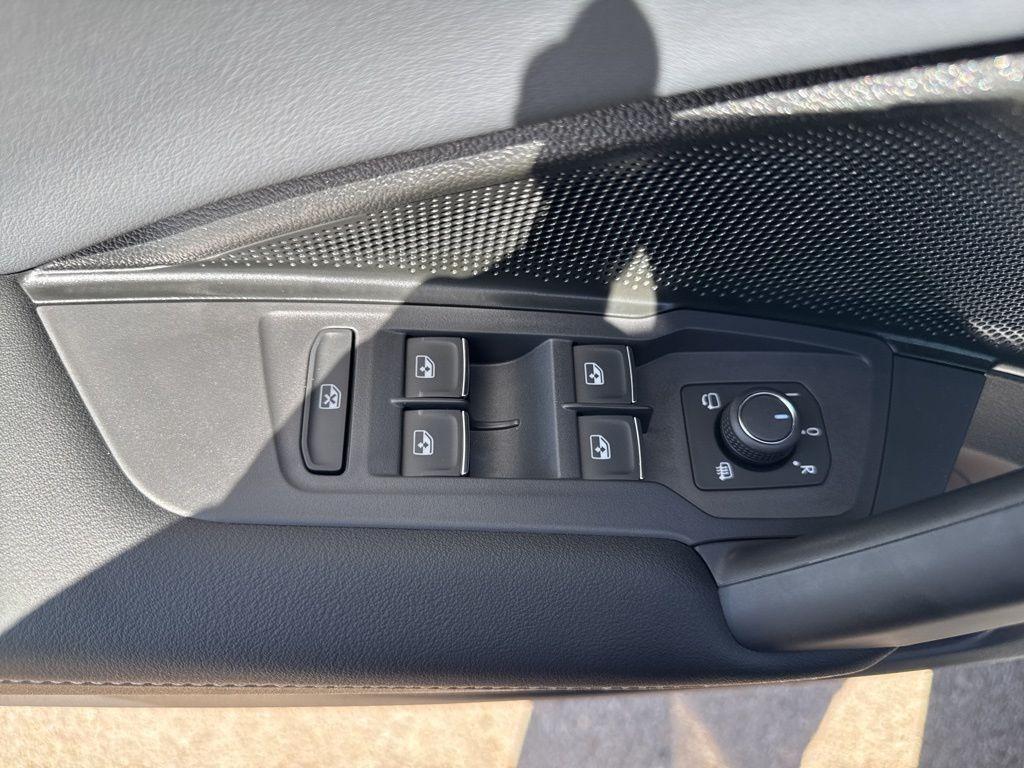 new 2025 Volkswagen Tiguan car, priced at $42,176