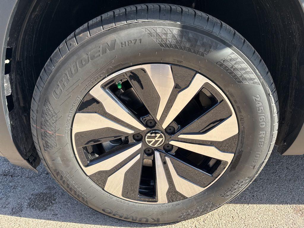 new 2025 Volkswagen Atlas car, priced at $43,032