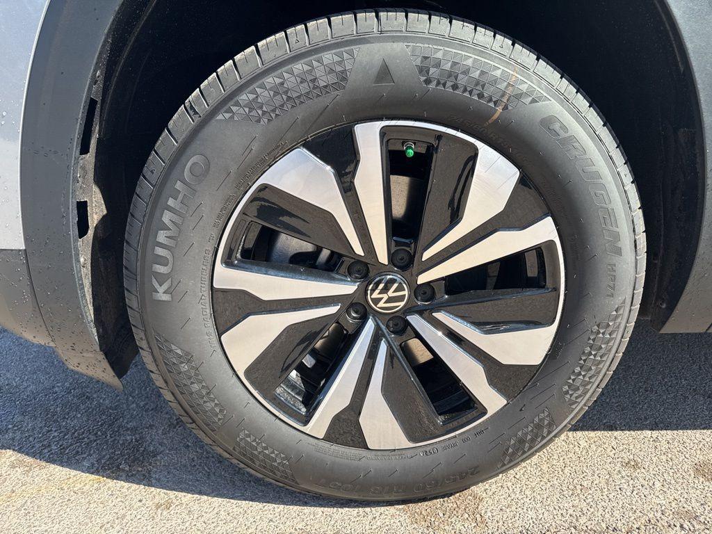 new 2025 Volkswagen Atlas car, priced at $42,737