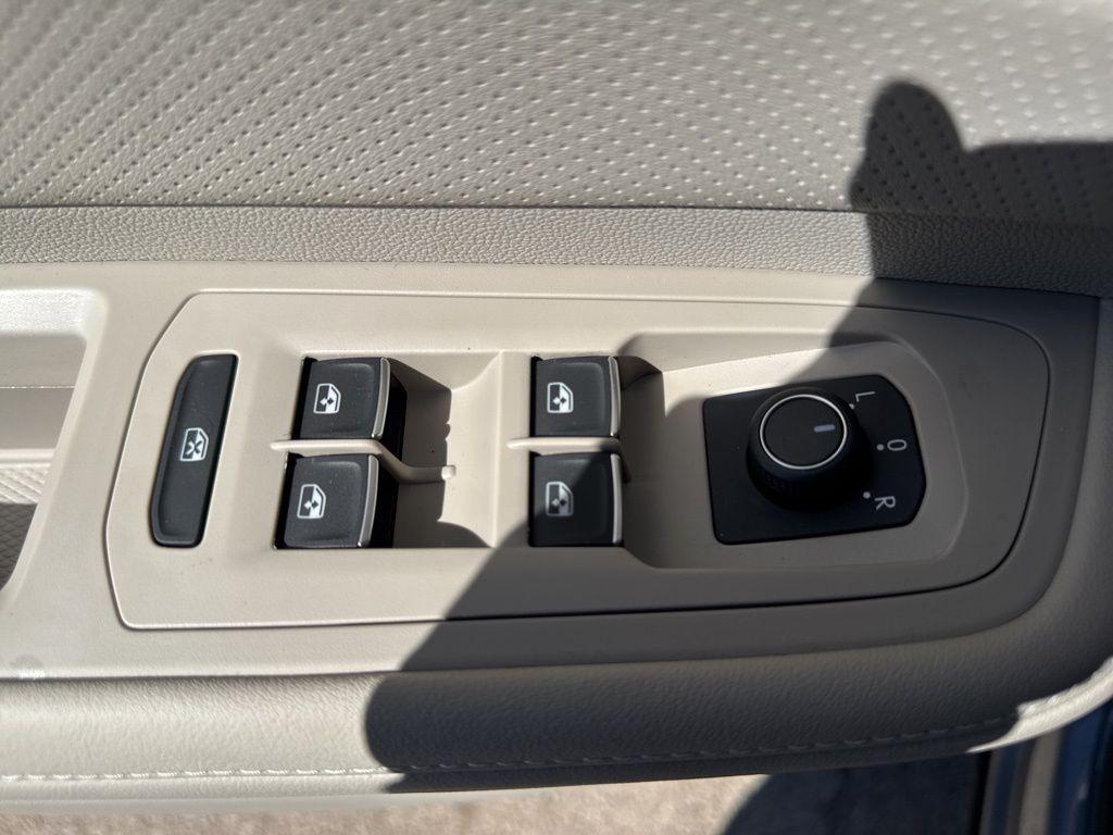 new 2025 Volkswagen Atlas car, priced at $42,737