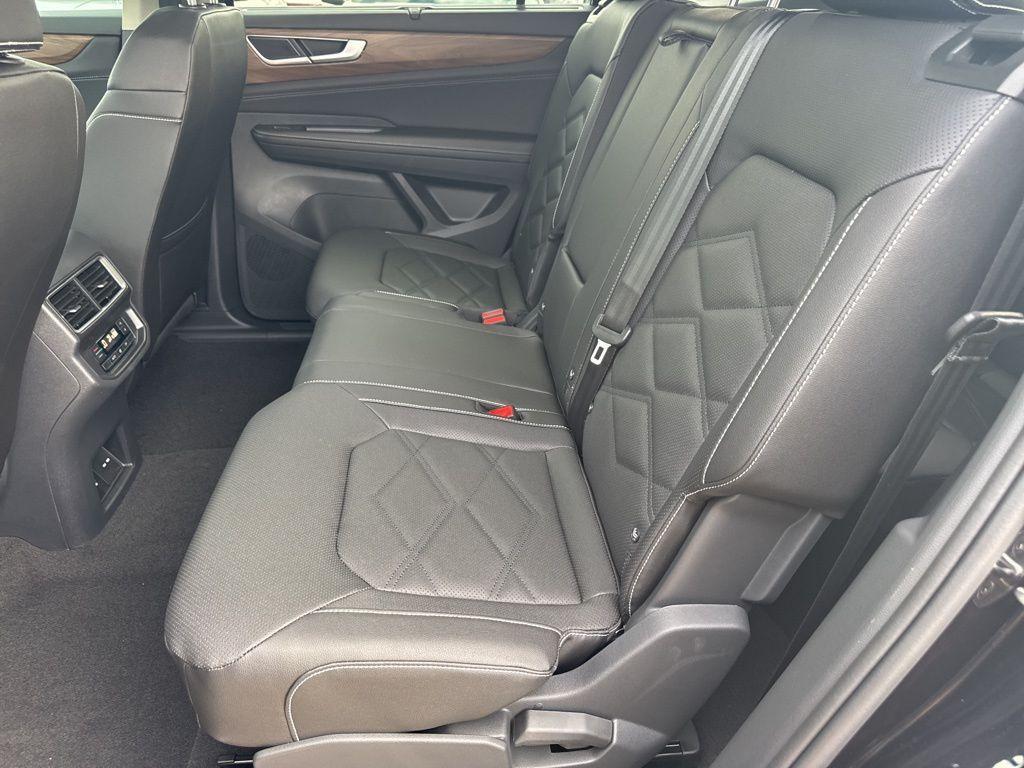 new 2026 Volkswagen Atlas car, priced at $49,670