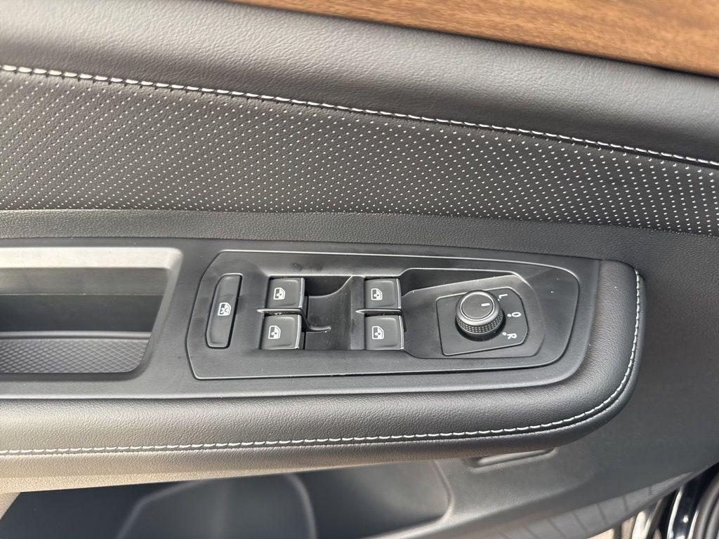 new 2026 Volkswagen Atlas car, priced at $49,670