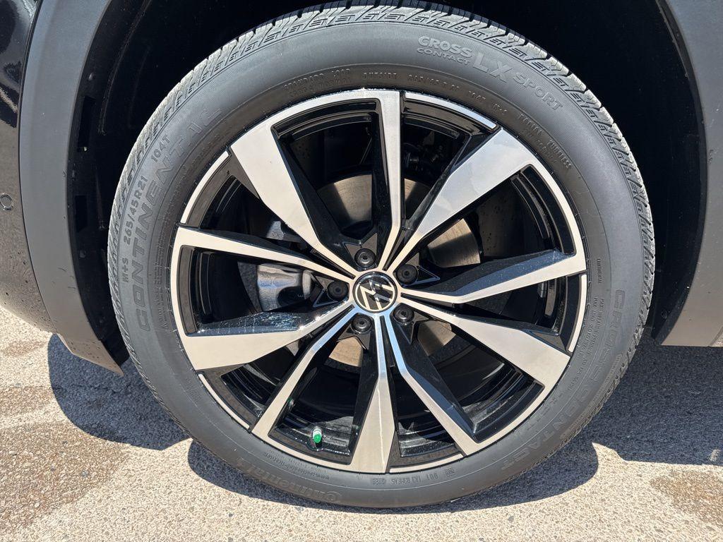 new 2025 Volkswagen Atlas car, priced at $57,048