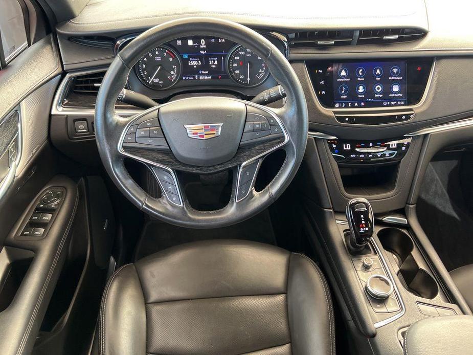 used 2022 Cadillac XT5 car, priced at $30,900