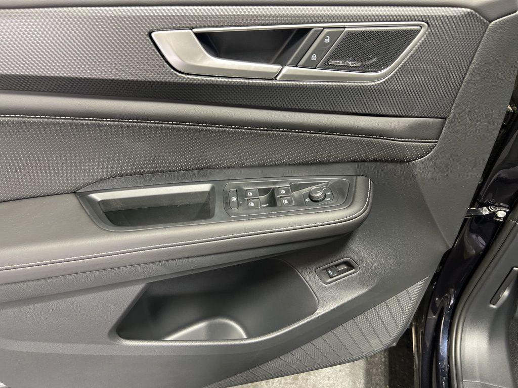 new 2026 Volkswagen Atlas Cross Sport car, priced at $56,690