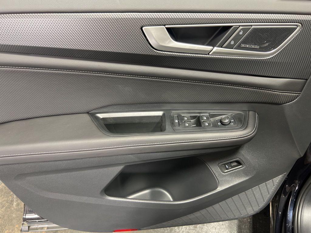 new 2026 Volkswagen Atlas Cross Sport car, priced at $56,690