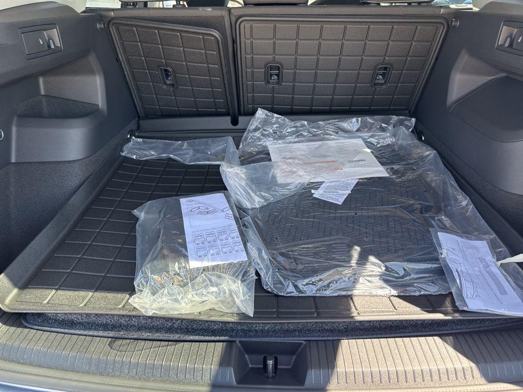 new 2025 Volkswagen Tiguan car, priced at $32,271