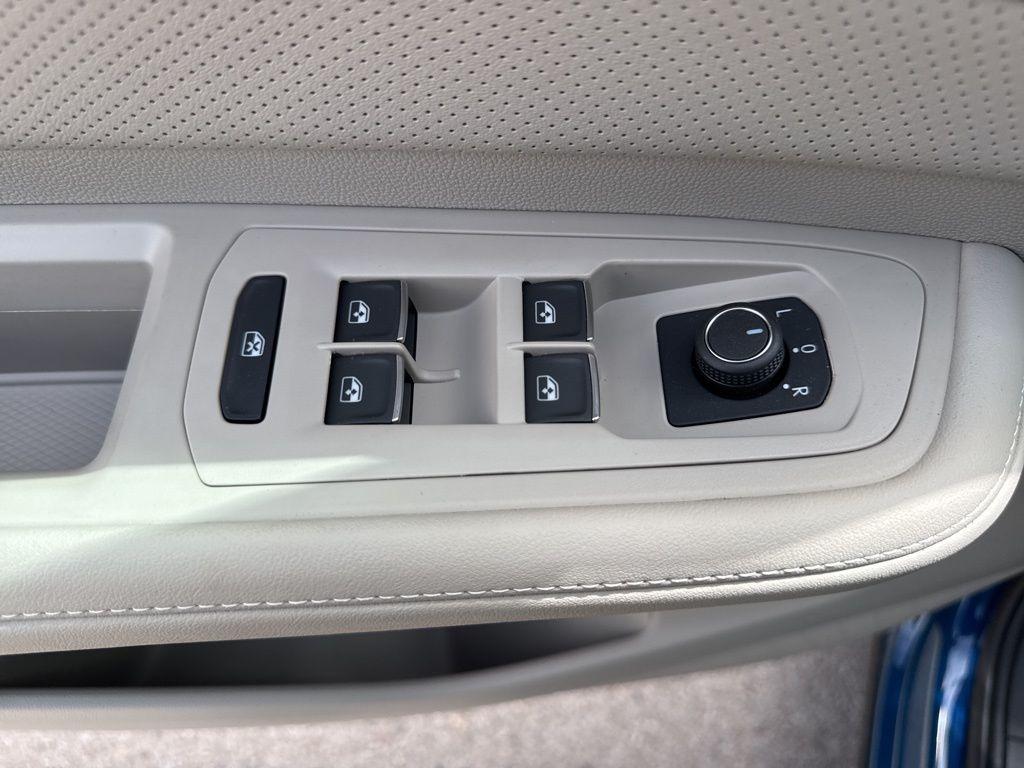 new 2025 Volkswagen Atlas car, priced at $40,713