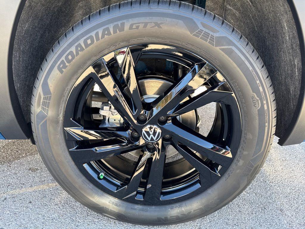 new 2026 Volkswagen Atlas Cross Sport car, priced at $53,388