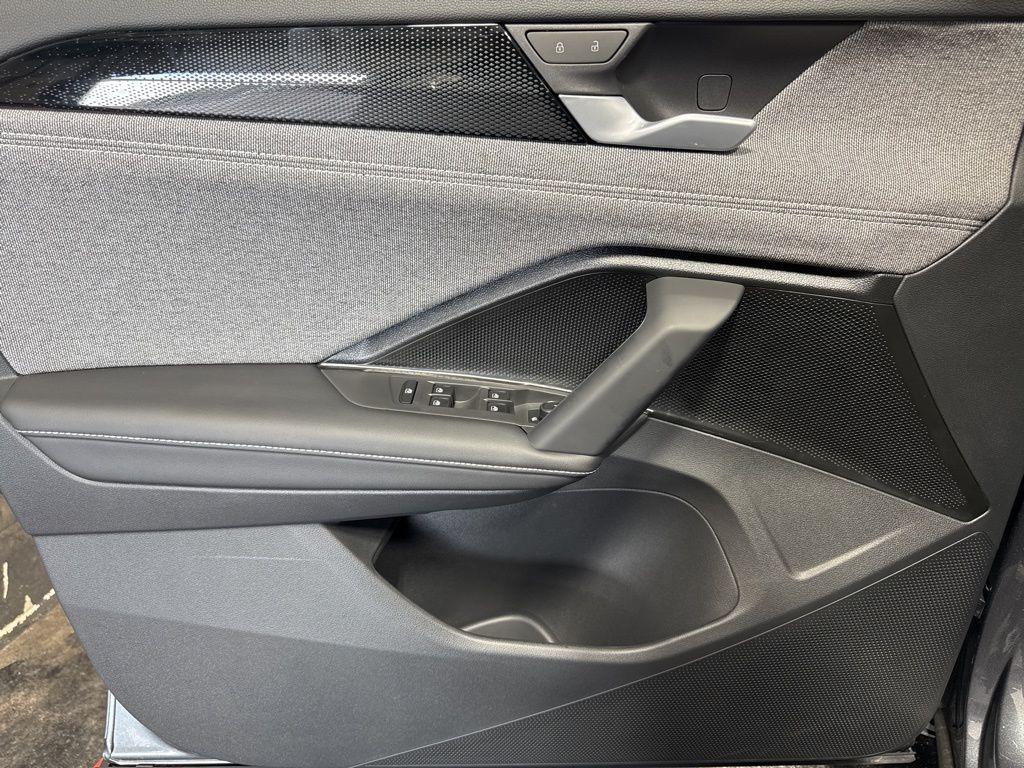 new 2025 Volkswagen Tiguan car, priced at $32,772