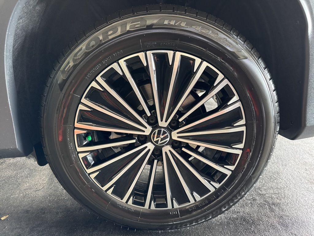 new 2025 Volkswagen Tiguan car, priced at $32,772