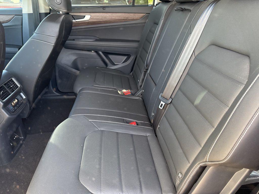 new 2025 Volkswagen Atlas car, priced at $52,033
