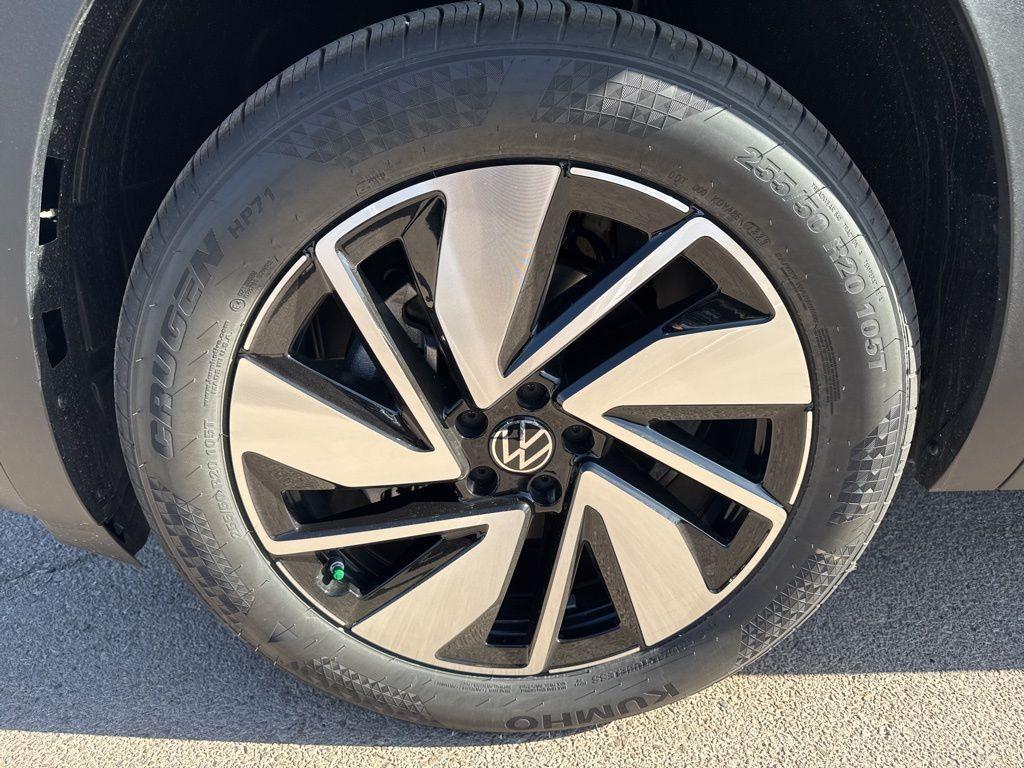 new 2025 Volkswagen Atlas car, priced at $52,033