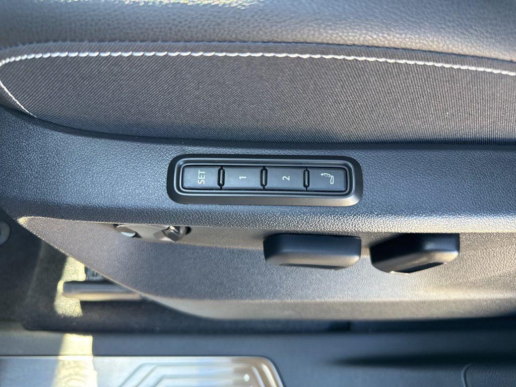 new 2026 Volkswagen Atlas car, priced at $57,656