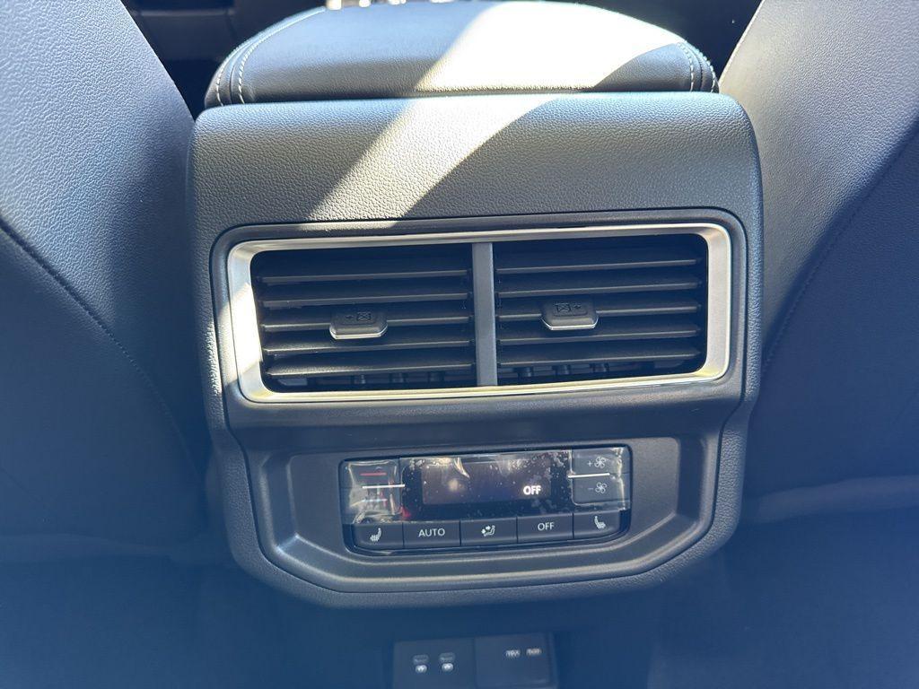 new 2026 Volkswagen Atlas car, priced at $57,656