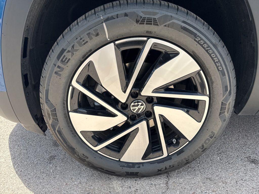 new 2025 Volkswagen Atlas car, priced at $46,156