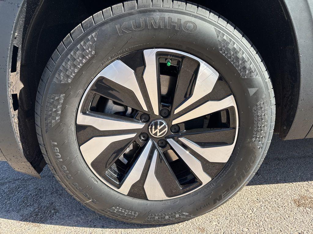 new 2025 Volkswagen Atlas car, priced at $40,943
