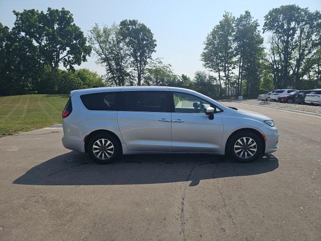 used 2023 Chrysler Pacifica Hybrid car, priced at $27,000