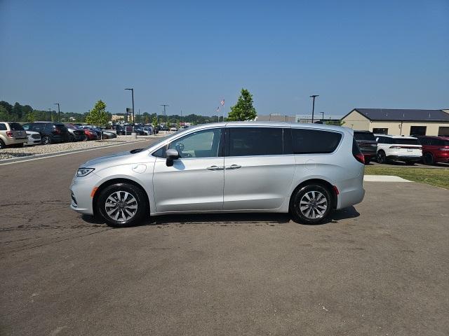 used 2023 Chrysler Pacifica Hybrid car, priced at $27,000