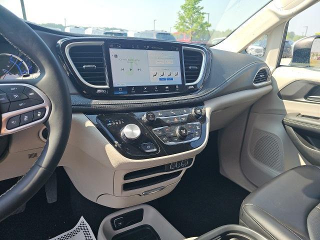 used 2023 Chrysler Pacifica Hybrid car, priced at $27,000