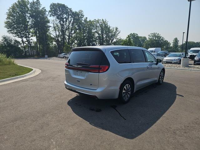used 2023 Chrysler Pacifica Hybrid car, priced at $27,000